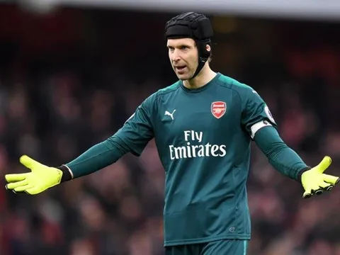 Cech: 'Courtois là tương lai của CLB với sự chất lượng và tiềm năng'