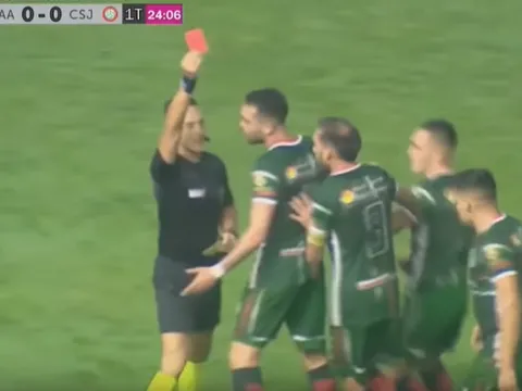 Phản đối trọng tài, CLB Argentina biểu tình bằng hành động 'khó đỡ'