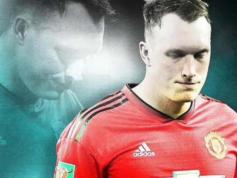 Phil Jones và những "người tàng hình" tại Man United