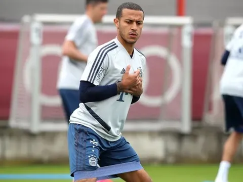 "Phù thủy" lật kèo, Bayern đối diện nguy cơ mất người?