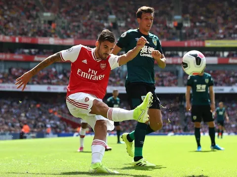 Hành quân đến Old Trafford, Arsenal nên đá thế nào?