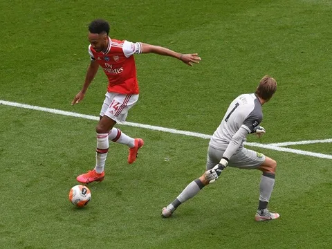 Xuất sắc vượt mặt Thierry Henry, Aubameyang lập tức phá vỡ im lặng