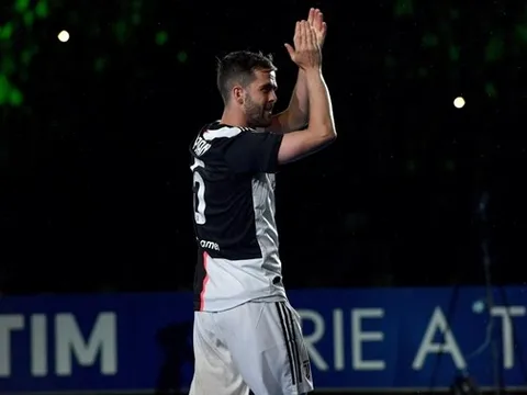 "Cậu ấy là một ảo thuật gia trên chấm đá phạt"