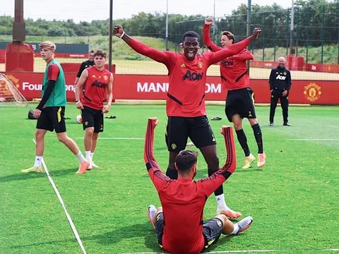 Pogba và Fernandes thân như 'anh em ruột thịt', fan Man Utd phát cuồng