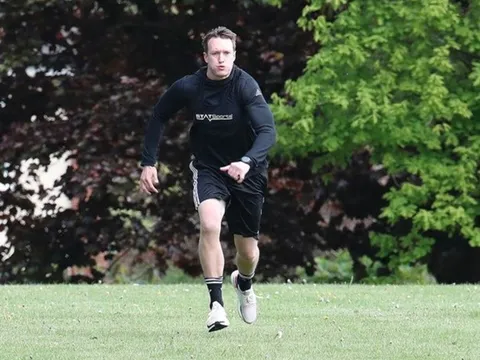 Premier League sắp trở lại, 'kẻ hết thời Man Utd' lặng lẽ tập một mình