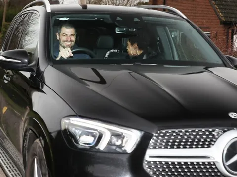 XONG! Man United chuẩn bị đón "báu vật" 16 tuổi với hình ảnh khó tin