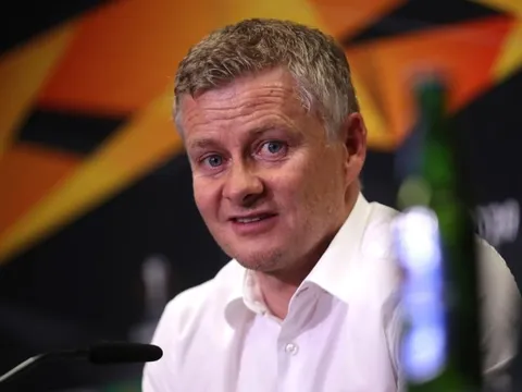 Tony Cascarino "vạch mặt" 2 ngôi sao MU tệ nhất trước Copenhagen