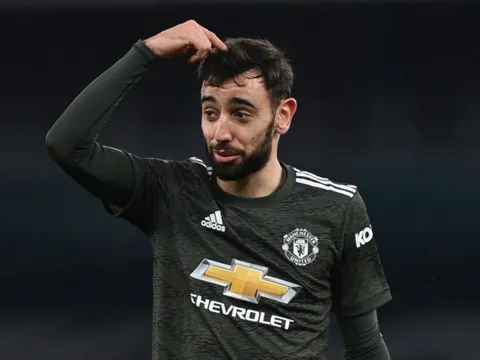 Man United hòa nhạt, Scholes "hủy diệt" Bruno Fernandes