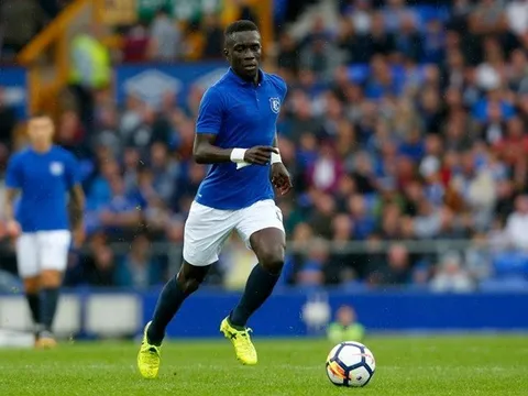 PSG duyệt 30 triệu, thâu tóm 'siêu máy quét' tắc bóng 142 lần