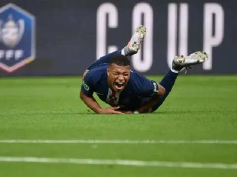 PSG mất 'quái thú' trước ngày trở lại C1