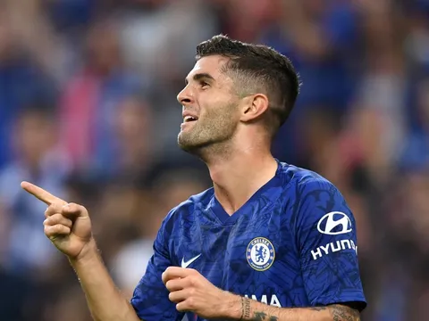 "Cậu ấy vô dụng trước Man Utd, nhưng thật tuyệt trước Liverpool"