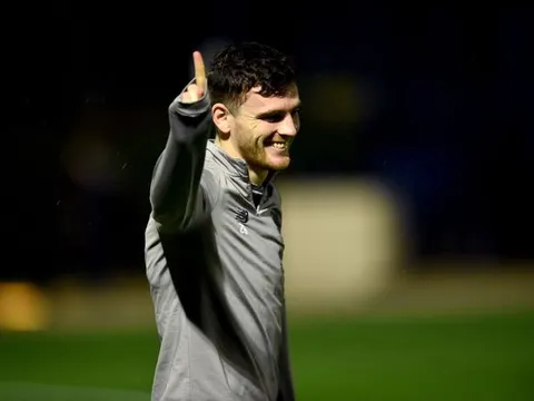 Quá chán vì bị cách ly, Robertson lập ra thời khóa biểu hài hước khó tả