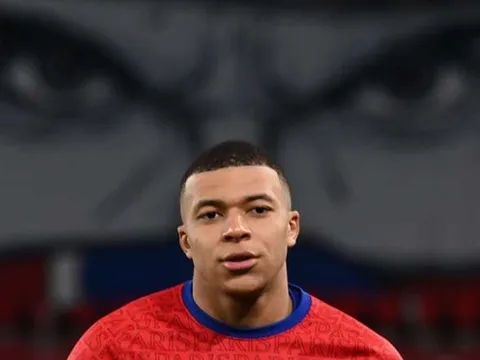 Quá choáng ngợp, đối thủ chỉ ra điểm "bất thường" của Mbappe