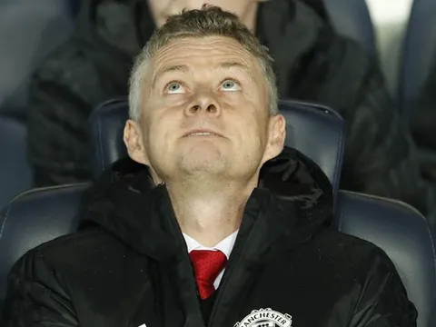 Quá đắng cho Man Utd! Solskjaer hứng chịu cú sốc tồi tệ sau trận hòa Arsenal