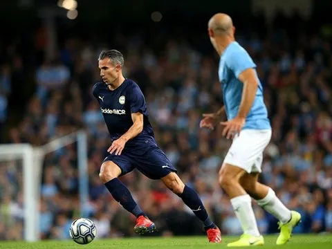 Quá rõ! Lộ hình ảnh chứng minh Persie 'yêu' Man Utd hơn Arsenal