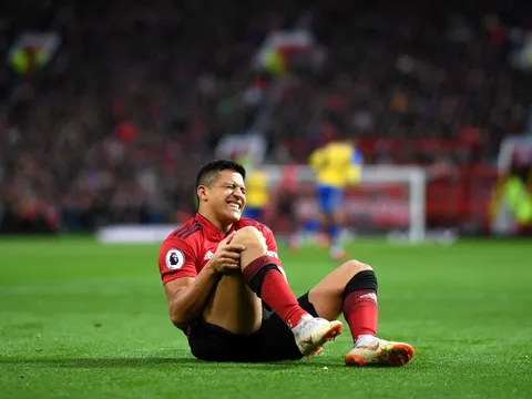 Quá tệ hại, 'bom xịt Man Utd' bị trả về Old Trafford