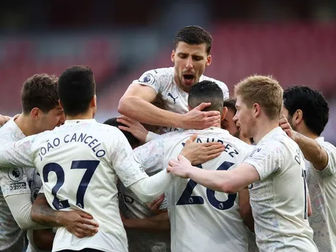 "Quái thú" xuất hiện trong trận Arsenal 0-1 Man City
