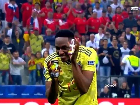 'Quẩy sớm' trước Chile, hàng thải Barca nhận cái kết đắng từ Sanchez