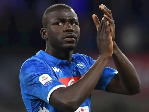 Quên Van Dijk đi, đây sẽ là trung vệ đắt giá nhất lịch sử bóng đá