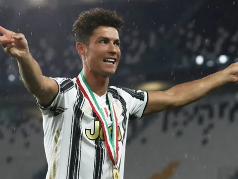 Sao Juventus dùng Ronaldo "dọa" Lyon