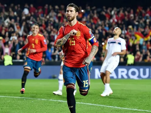 Sergio Ramos - 'Siêu tiền đạo' nhưng bị bắt đá phòng ngự