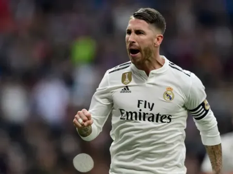 Ramos gay gắt, Real bán "siêu tiền vệ" loại trừ mối hoạ phòng thay đồ