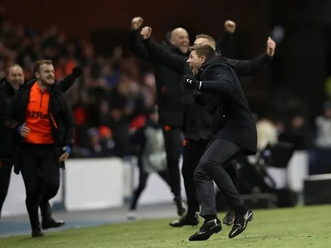 Rangers ngược dòng chỉ sau 15 phút, Steven Gerrard như 'phát điên'