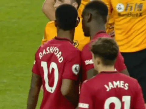Rashford nói gì khi Pogba xin đá penalty?