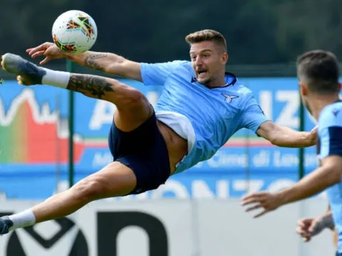 Rất gần Man Utd, nhưng "kẻ thay Pogba" vẫn hết mình với Lazio