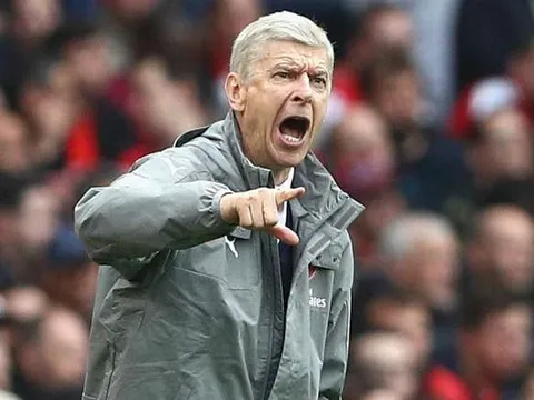 Bảo vệ 'cục cưng', Wenger bảo trợ lý Arsenal im miệng