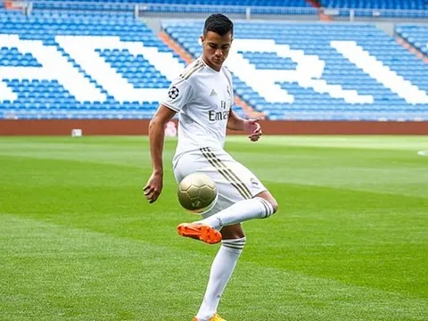 Real gật đầu, chuẩn bị cho mượn "viên ngọc thô" 18 tuổi trong 2 năm