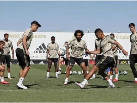 Real khốn đốn chuẩn bị mùa giải mới, Zidane than trời