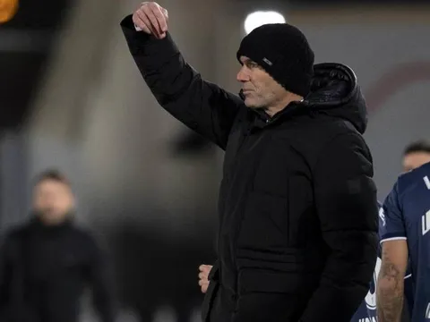 Real "mở bát" thuận lợi, Zidane hớn hở đưa "gà nhà" lên mây