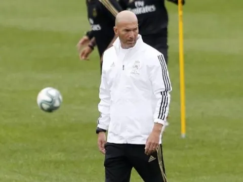 Real tỏ rõ lập trường, sao 42 triệu "dở khóc dở cười" ở lại Bernabeu