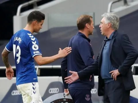Ancelotti tiết lộ cách đối phó hàng tiền vệ quá mạnh của M.U