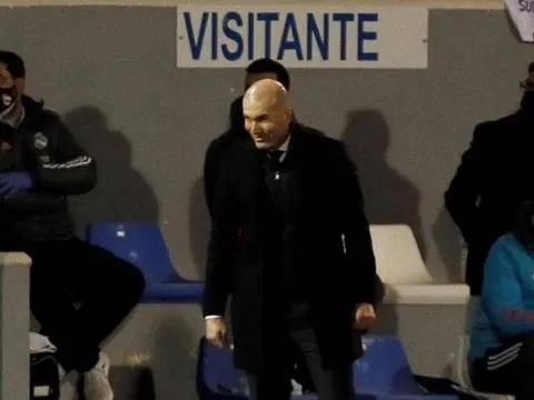 Real thắng tưng bừng, Zidane hạnh phúc trên giường bệnh