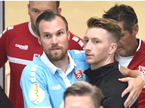 Reus "tay bắt mặt mừng" gặp lại đồng đội cũ trong trận thắng Uerdingen