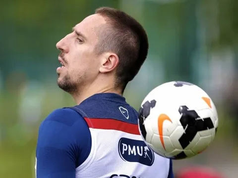 Berlusconi mạnh tay, mang Ribery về hỗ trợ Balotelli