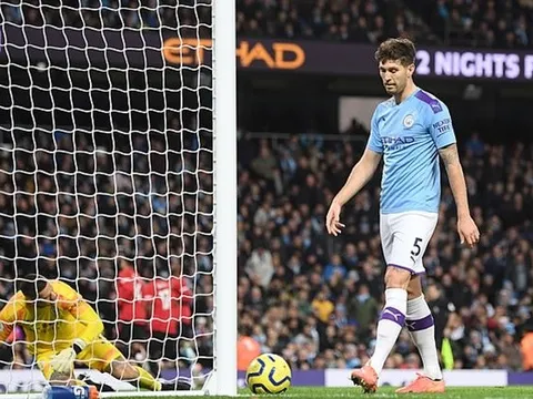 Rio Ferdinand: "Cậu ấy không thể ở lại"