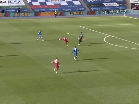 Kabak được bênh, nhưng Alisson lại bị 'hủy diệt' vì Liverpool thua