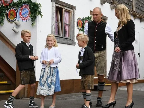 Robben tiết lộ tình trạng khó khăn của vợ khi dương tính COVID-19