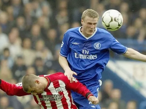 "Mặc quần lót và nhảy không nhạc, đó là những gì tôi đã phải trải qua"