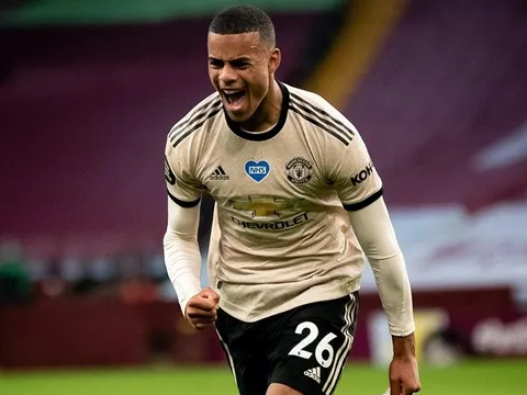 Greenwood dứt điểm '2 chân như 1', Van Persie phản ứng gây sốc