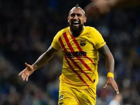 Rời Barca, Vidal nguyện bán mình cho 2 gã khổng lồ nước Ý