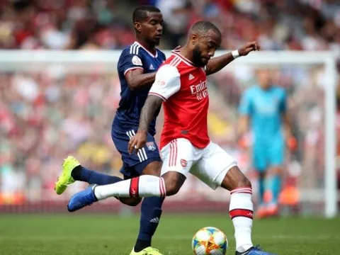 Rời sân sau 12 phút, trụ cột Arsenal phải dùng đến biện pháp y tế tức thời