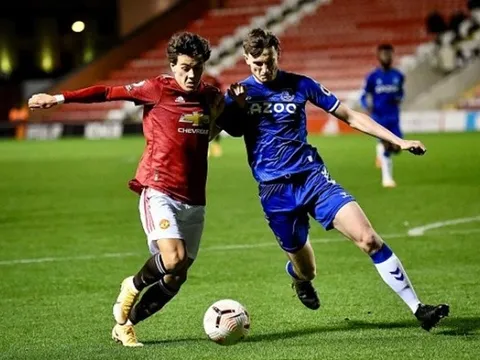 Lộ nhân tố khiến Facundo Pellistri phải rời Man Utd để đi 'tu nghiệp'