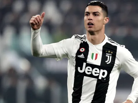 SỐC: Tân binh Juventus xin Ronaldo áo số 7