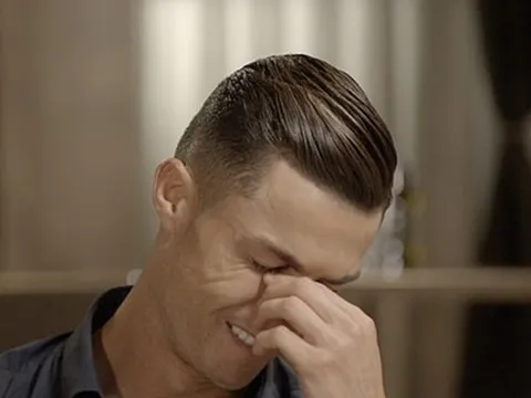 Ronaldo bật khóc: “Ông ấy không thể nhìn thấy tôi trở thành số 1”