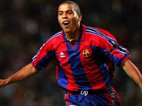Ronaldo 'béo' - kỳ quan vĩ đại và kẻ phản bội Barca