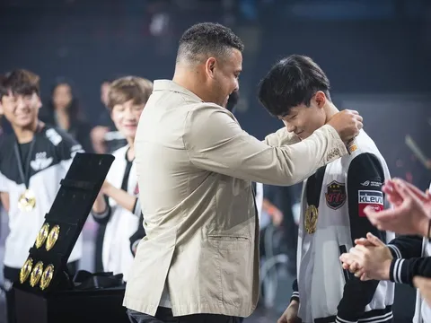 Ronaldo 'béo' và những sao bóng đá đổ tiền vào eSports